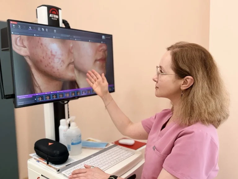 Dr. Viktoryia Kazlouskaya reviewing acne images with FotoFinder during a dermatology consultation in NYC.